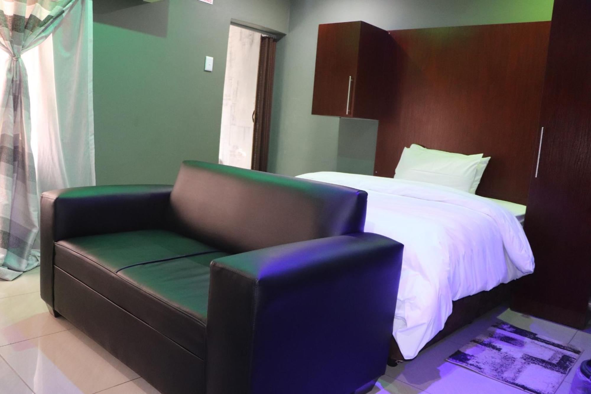 Wise Bird Guest House Roodepoort Ngoại thất bức ảnh